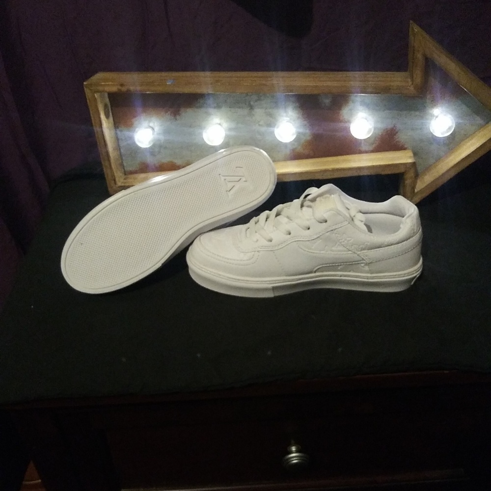 Louis Vuitton sneakers - Picture 2 of 3